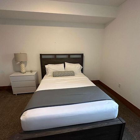 2Br Suite At The Grand Castle Pool Gym & Parking Grandville Buitenkant foto