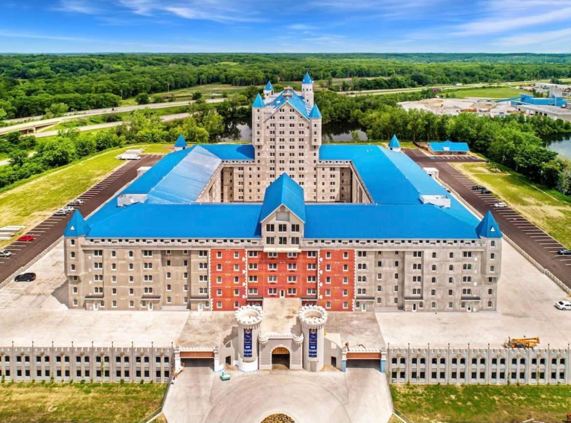 2Br Suite At The Grand Castle Pool Gym & Parking Grandville Buitenkant foto