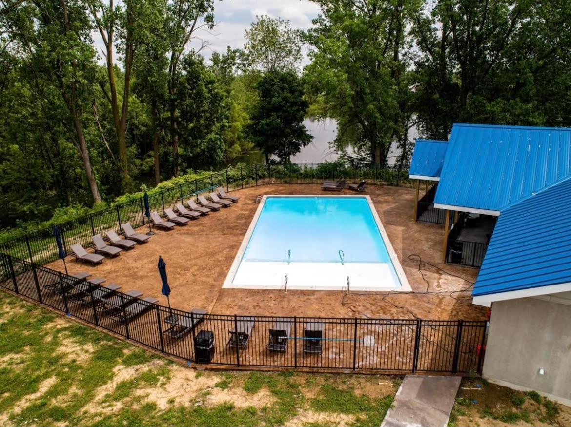 2Br Suite At The Grand Castle Pool Gym & Parking Grandville Buitenkant foto