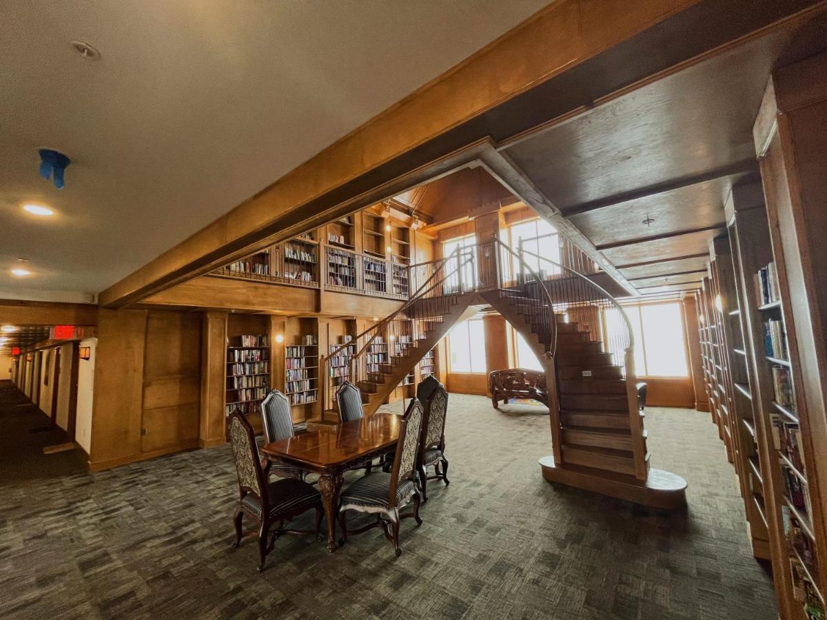 2Br Suite At The Grand Castle Pool Gym & Parking Grandville Buitenkant foto