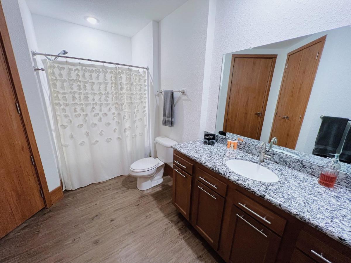 2Br Suite At The Grand Castle Pool Gym & Parking Grandville Buitenkant foto