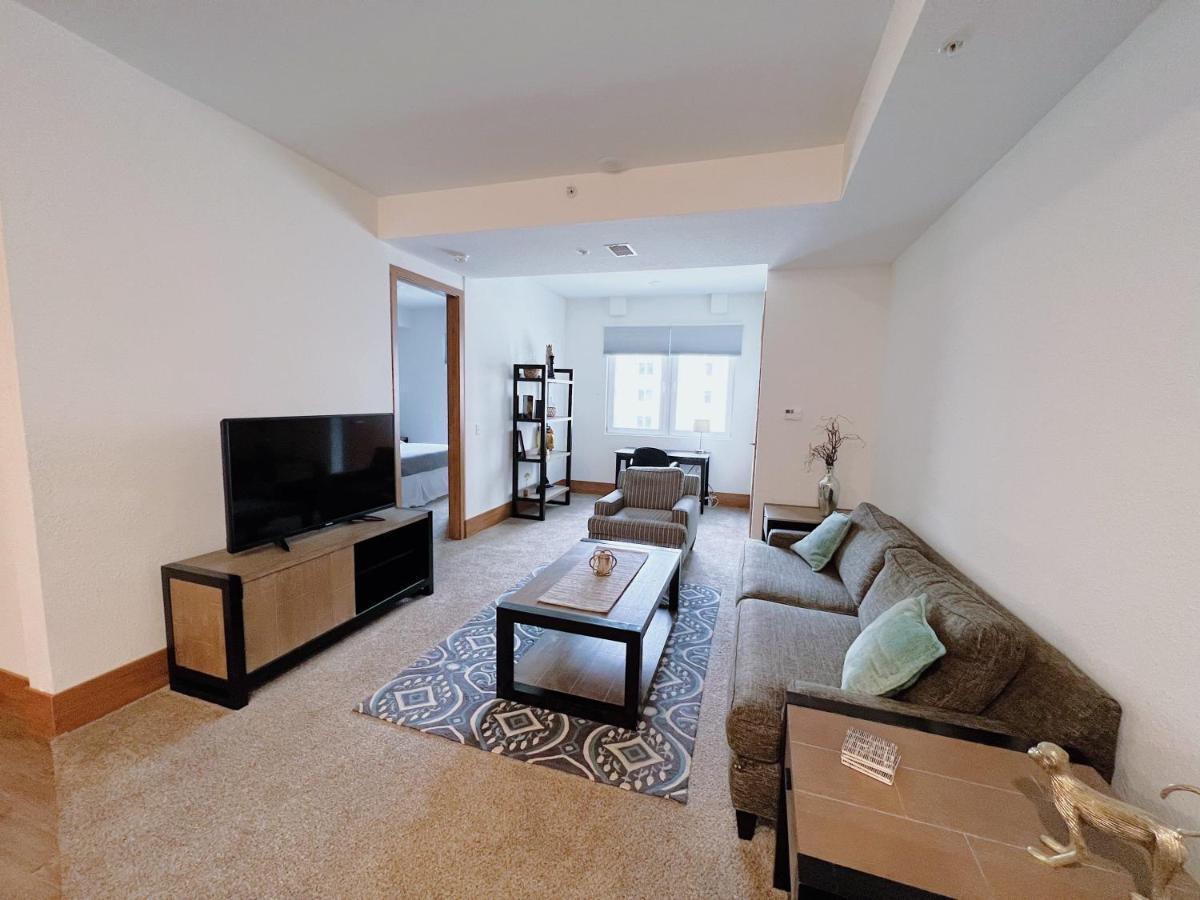 2Br Suite At The Grand Castle Pool Gym & Parking Grandville Buitenkant foto