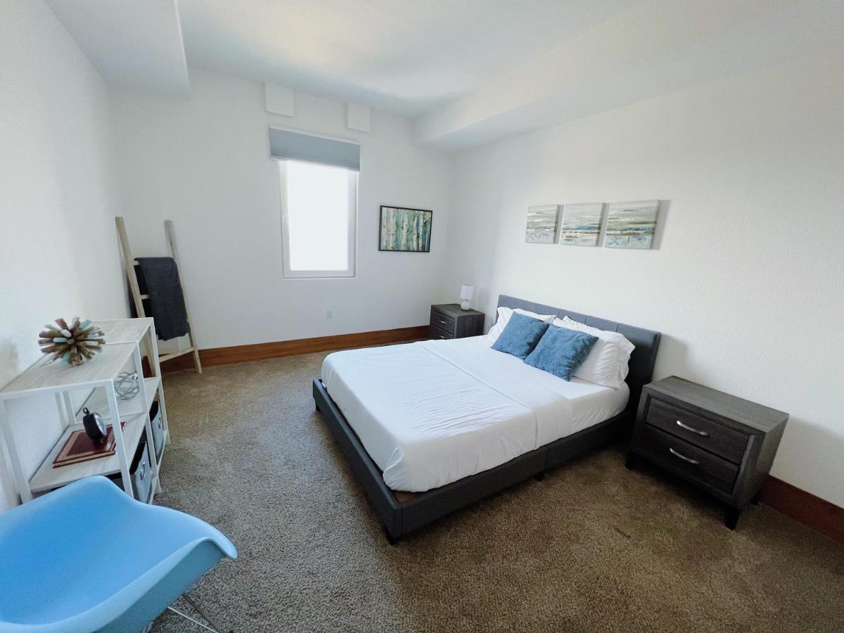 2Br Suite At The Grand Castle Pool Gym & Parking Grandville Buitenkant foto