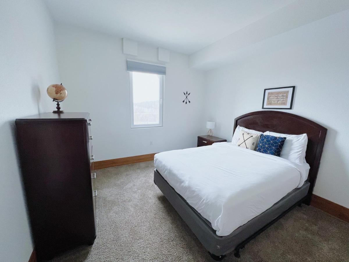 2Br Suite At The Grand Castle Pool Gym & Parking Grandville Buitenkant foto