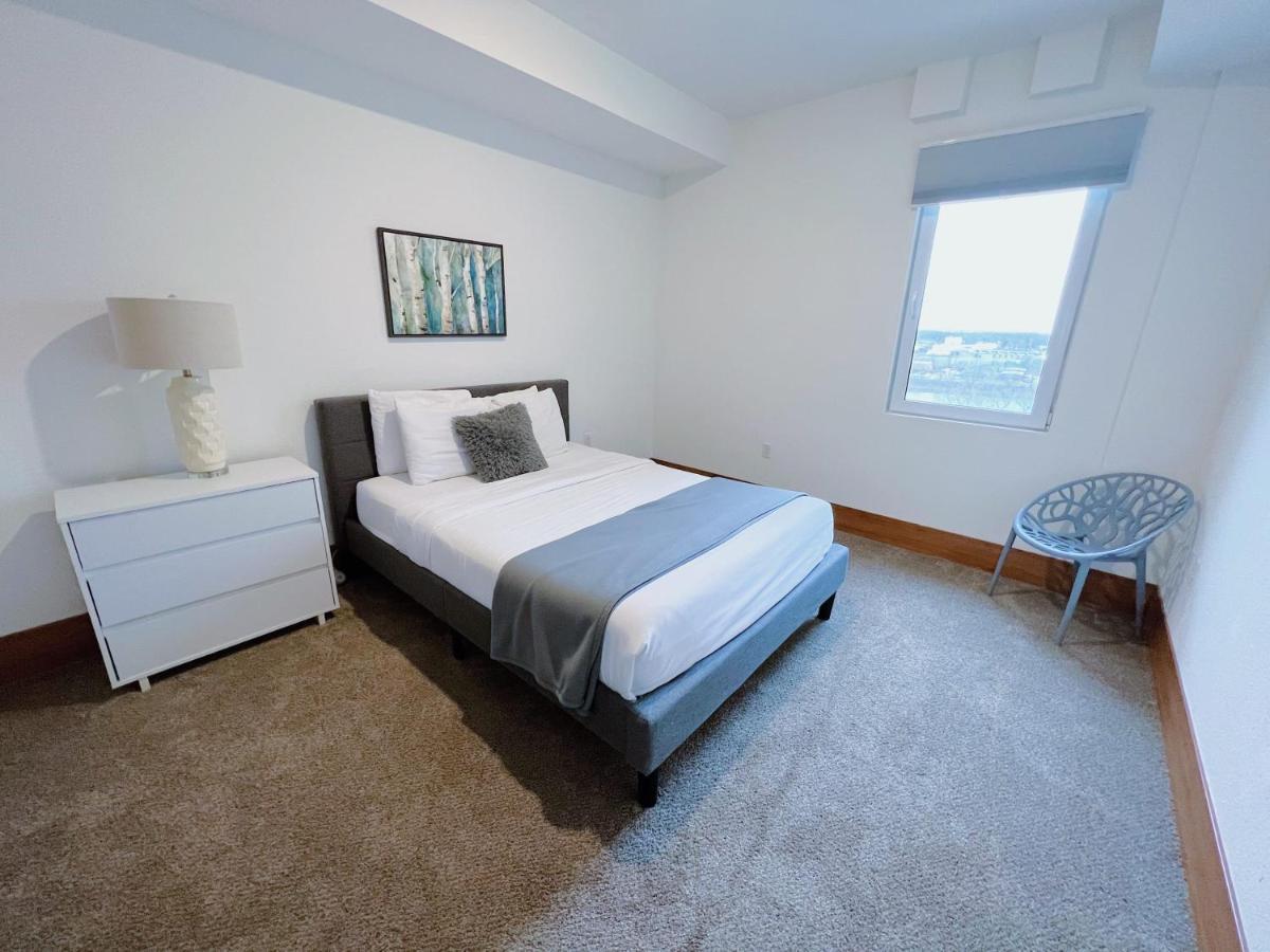 2Br Suite At The Grand Castle Pool Gym & Parking Grandville Buitenkant foto
