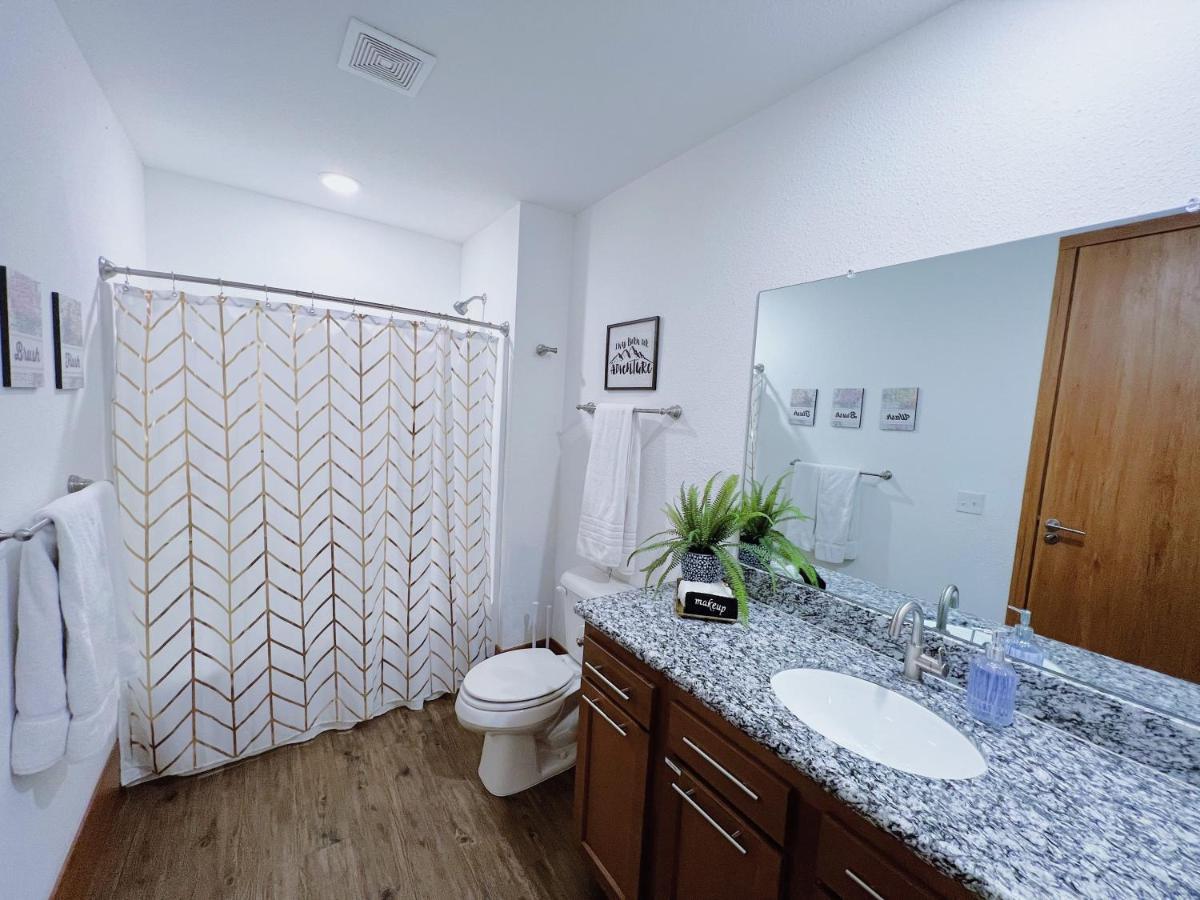 2Br Suite At The Grand Castle Pool Gym & Parking Grandville Buitenkant foto