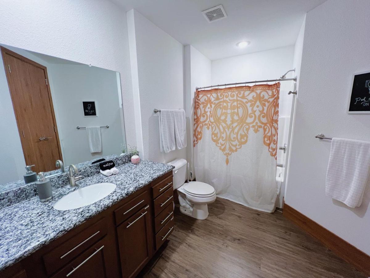 2Br Suite At The Grand Castle Pool Gym & Parking Grandville Buitenkant foto