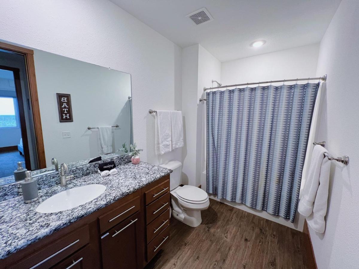 2Br Suite At The Grand Castle Pool Gym & Parking Grandville Buitenkant foto